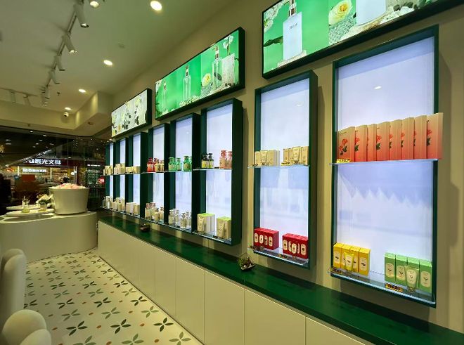 牌“全国首店”开进万达开元棋牌app松江品(图2)