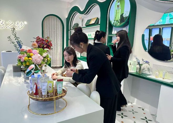 牌“全国首店”开进万达开元棋牌app松江品(图4)