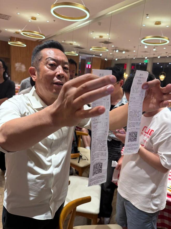 称将起诉罗晒出其账单:5人点15份菜只有两份没吃完开元棋牌罗永浩悬赏10万征集西贝预制菜线索!贾国龙(图3) 称将起诉罗晒出其账单:5人点15份菜只有两份没吃完开元棋牌罗永浩悬赏10万征集西贝预制菜线索!贾国龙(图3)